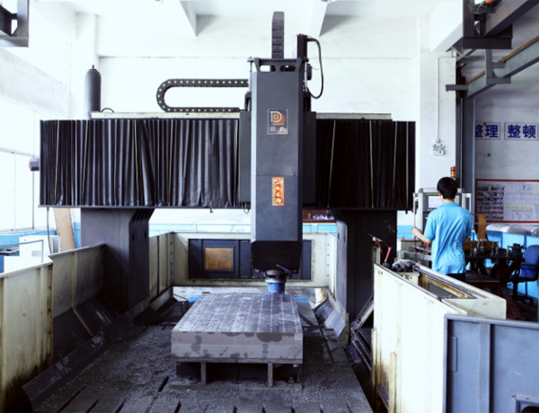 焊接平台生产设备1——3米龙门中心